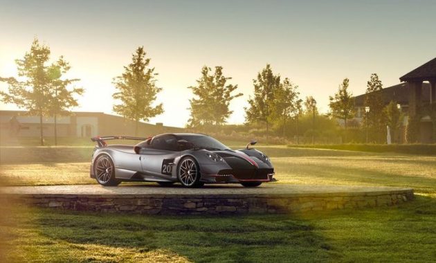 1. Lamborghini Veneno Roadster, 2. Bugatti La Voiture Noire, 3. Bugatti Divo, 4. 1963 Ferrari 250 GTO, 5. Pagani Zonda HP Barchetta, 6.  Koenigsegg CCXR Trevita, 7. Lamborghini Veneno, 8. Aston Martin Valhalla, 9. Mercedes AMG One, 10. Pagani Huayra BC Roadster