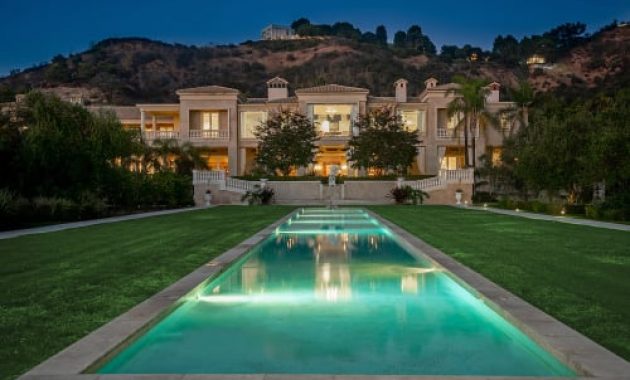 1. Istana Buckingham, 2. Antilia, 3. Villa Leopolda, 4. The One, Bel Air, California, 5. Villa Les Cèdres, 6. Witanhurst, 7. Les Palais Bulles, 8. Four Fairfield Pond, 9. Palazzo di Amore, 10. Seven The Pinnacle
