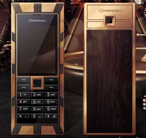 1. Falcon Supernova iPhone 6 Pink Diamond, 2. Black Diamond iPhone 5, 3. Diamond Rose iPhone 4 32 GB, 4. Stuart Hughes iPhone 4s Elite Gold, 5. Supreme Goldstriker iPhone 3G 32 GB, 6. iPhone 3G King’s Button, 7. Goldvish Le Million, 8. Diamond Crypto Smartphone, 9. Gresso Luxor Las Vegas Jackpot, 10. iPhone Princess Plus