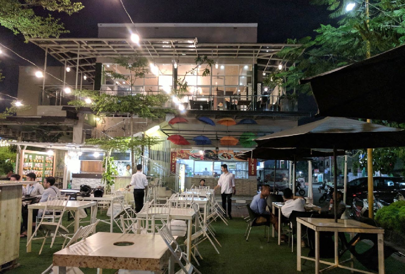 1. Minang Setia, 2. Kepiting Bang Tamrin, 3. Kampung Kuliner, 4. Desadesa Resto, 5. Mie Ayam Jamur Spesial Haji Mahmud, 6. The Edge Restaurant, 7. Rumah Makan Sehati, 8. Jala-Jala Nelayan Kafe, 9. Roemah Kopi Wak Noer, 10. Resto Puncak Berastagi