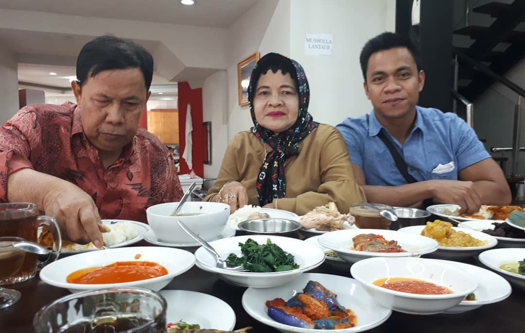 1. Restoran Padang Sederhana, 2. Pastagio Banjarbaru, 3. Ayam Bakar Wong Solo, 4. Mie Bancir Agus Sasirangan, 5. Rumah Makan Duta Rasa, 6. Rumah Makan Semua Senang (Pak Siyo), 7. Rumah Makan Pondok Garuda, 8. Pizza Hut, 9. Rumah Makan Swarga, 10. Café Moonlight 2