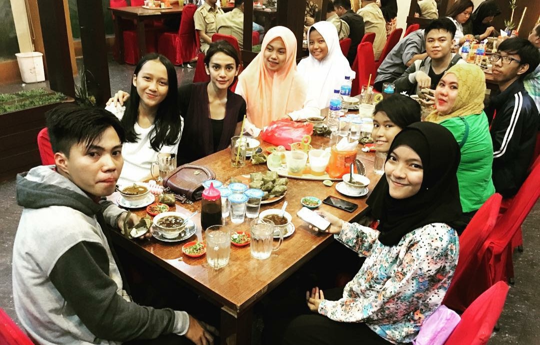 1. Aroma Coto Gagak , 2. Pallubasa Serigala, 3. Rumah Makan Ulu Juku’, 4. Kampoeng Popsa, 5. Cobek Cobek, 6. New Dinar Seafood, 7. Rumah Makan Nelayan, 8. Sunachi Suki Restaurant, 9. Muda Mudi, 10. Seafood Apong