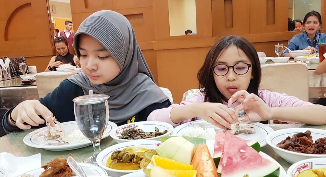 1. Restoran Garuda Sabang, 2. Plataran Menteng, 3. Warung Nasi Alam Sunda, 4. Lara Djonggrang, 5. Sentral Al Jazeerah , 6. Pondok Angkasa Ciganea, 7. Kaum Jakarta, 8. Bale Lombok, 9. Madame Delima, 10. Queen’s Tandoor