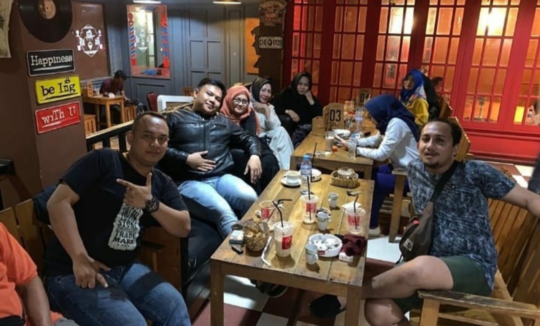 1. Restoran Padang Sederhana, 2. Pastagio Banjarbaru, 3. Ayam Bakar Wong Solo, 4. Mie Bancir Agus Sasirangan, 5. Rumah Makan Duta Rasa, 6. Rumah Makan Semua Senang (Pak Siyo), 7. Rumah Makan Pondok Garuda, 8. Pizza Hut, 9. Rumah Makan Swarga, 10. Café Moonlight 2