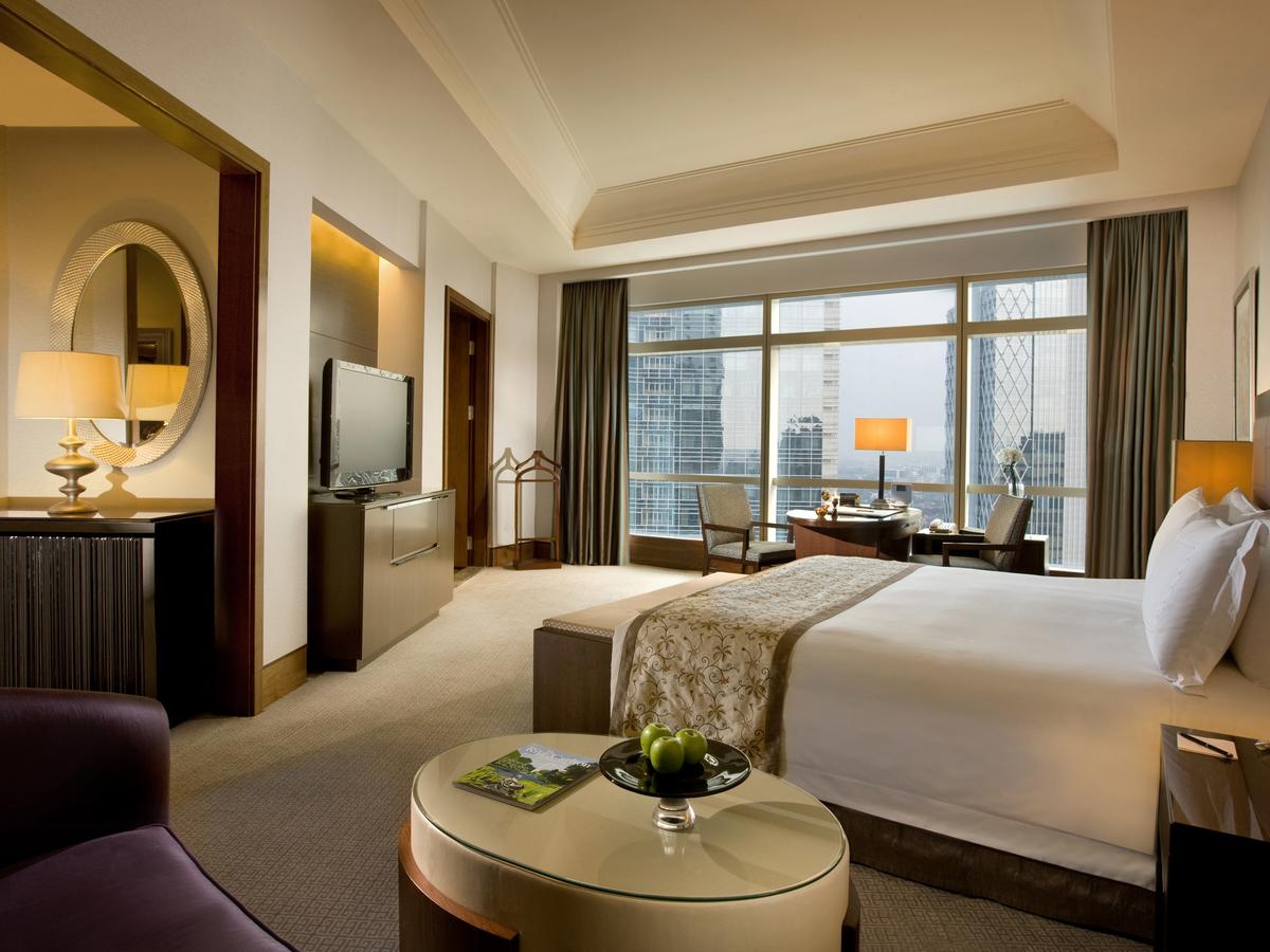 1. Nihiwatu Resort Sumba, 2. Hotel Mulia Jakarta, 3. Raffles Hotel Jakarta, 4. The Dharmawangsa, 5. Hotel Indonesia Kempinski Jakarta, 6. Six Senses Uluwatu, 7. Ritz Carlton Pacific Place, 8. St. Regis Bali Resort, 9. Ritz Carlton Mega Kuningan, 10. Four Seasons Jakarta
