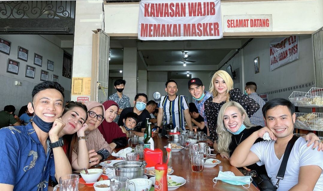 1. Aroma Coto Gagak , 2. Pallubasa Serigala, 3. Rumah Makan Ulu Juku’, 4. Kampoeng Popsa, 5. Cobek Cobek, 6. New Dinar Seafood, 7. Rumah Makan Nelayan, 8. Sunachi Suki Restaurant, 9. Muda Mudi, 10. Seafood Apong
