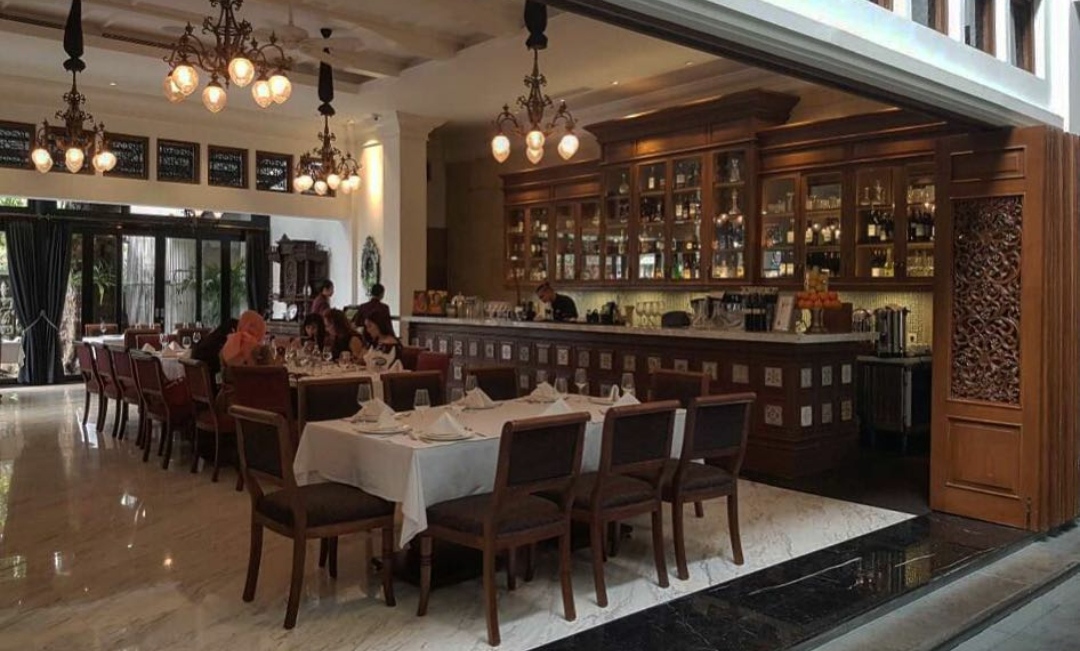 1. Restoran Garuda Sabang, 2. Plataran Menteng, 3. Warung Nasi Alam Sunda, 4. Lara Djonggrang, 5. Sentral Al Jazeerah , 6. Pondok Angkasa Ciganea, 7. Kaum Jakarta, 8. Bale Lombok, 9. Madame Delima, 10. Queen’s Tandoor