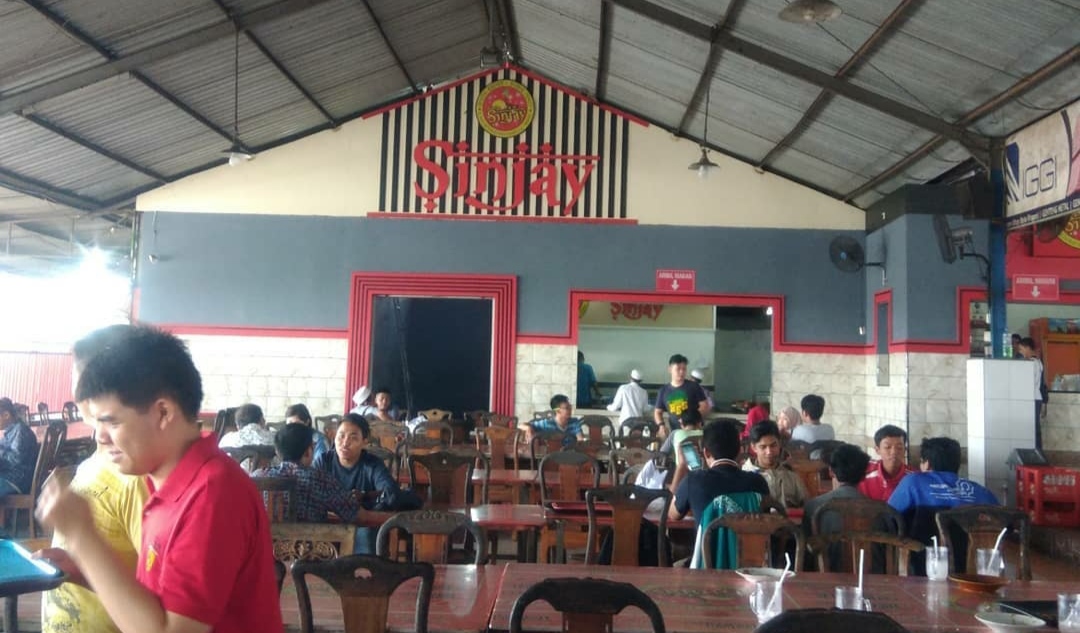 1. Depot Madinah, 2. Sate Lisidu, 3. Bebek Sinjay, 4. G Walk, 5. D’Cost Seafood, 6. Kedai Sabindo, 7. RM Ikan Bakar Cianjur, 8. Warung Leko, 9. Ayam Bakar Primarasa, 10. Pakuwon Food Festival