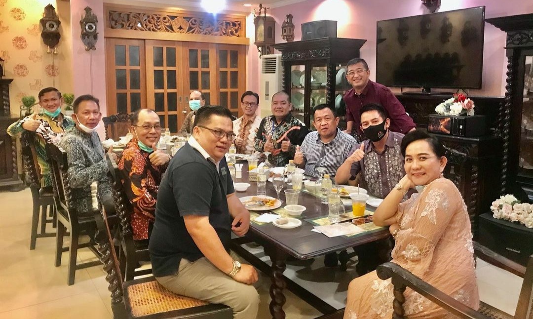 1. River Side Restaurant, 2. Kedai TOKOPI Pai Li Bang, 3. Kedai Tiga Nyonya, 4. Uncle K, 5. Rumah Makan Sri Melayu, 6. Pindang Meranjat Bu Ucha, 7. Tamken Resto & Cafe, 8. Kampung Kecil, 9. RM Pondok Kelapo, 10. Bakso Granat Mas Aziz