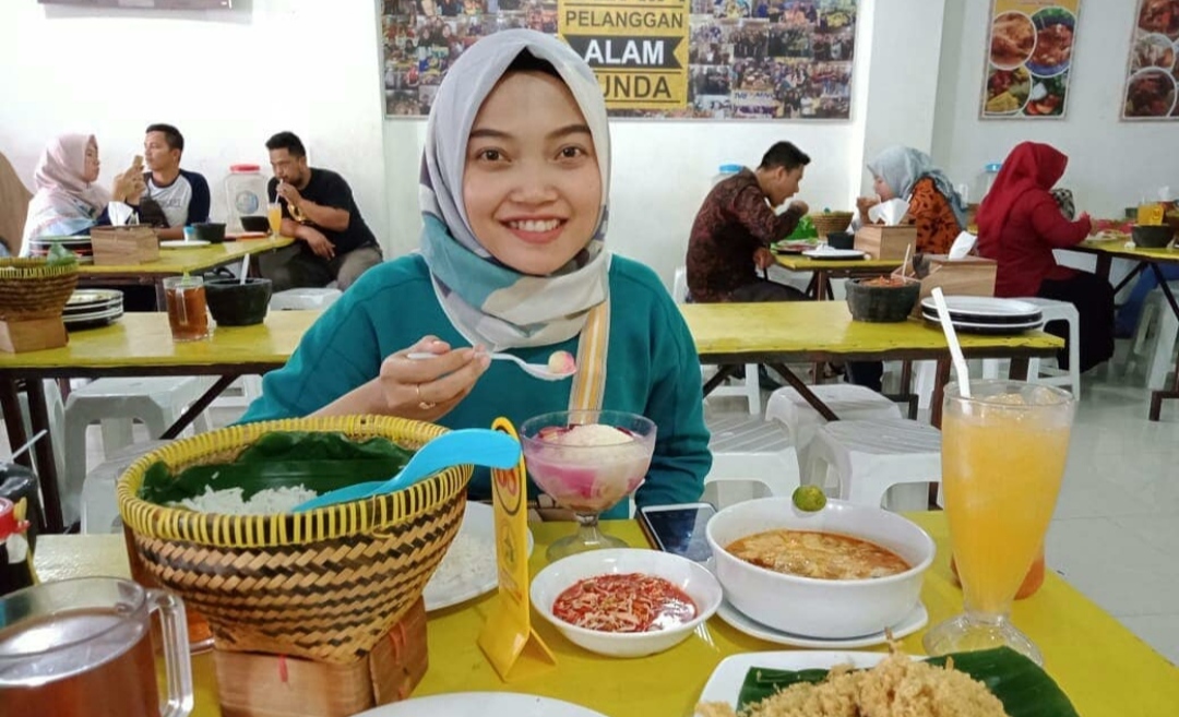 1. Restoran Garuda Sabang, 2. Plataran Menteng, 3. Warung Nasi Alam Sunda, 4. Lara Djonggrang, 5. Sentral Al Jazeerah , 6. Pondok Angkasa Ciganea, 7. Kaum Jakarta, 8. Bale Lombok, 9. Madame Delima, 10. Queen’s Tandoor