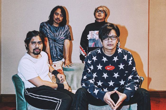 1. Slank, 2. Dewa 19, 4. Sheila On 7, 6. Armada, 7. Nidji, 8. Yovie and Nuno, 10. Kerispatih