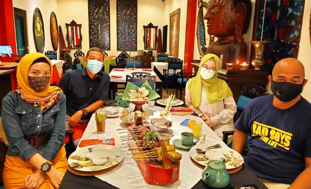 1. Restoran Garuda Sabang, 2. Plataran Menteng, 3. Warung Nasi Alam Sunda, 4. Lara Djonggrang, 5. Sentral Al Jazeerah , 6. Pondok Angkasa Ciganea, 7. Kaum Jakarta, 8. Bale Lombok, 9. Madame Delima, 10. Queen’s Tandoor