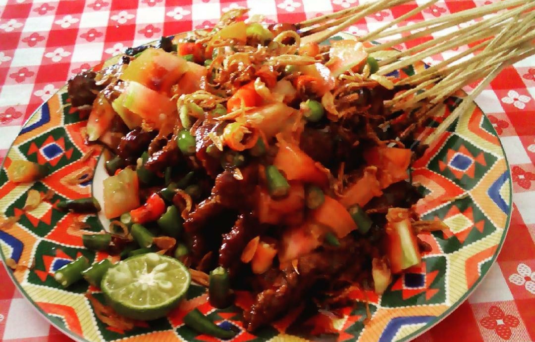 1. Talaga Sampireun, 2. Ayam Kremes Bu Tjondro, 3. Sate RSPP, 4. Fish Streat, 5. Lot 9 Cafe & Restaurant, 6. Putera Lombok, 7. Burgreens, 8. Kopi Manyar, 9. Balkoni Cafe , 10. Restoran Sari Indah