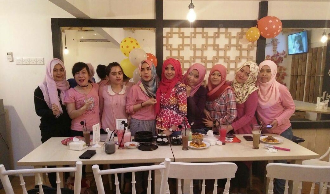 1. Mang Engking, 2. Waroeng SS , 3. Pondok Laras, 4. Soto Bu Tjondro, 5. Daebak Fan Cafe, 6. Saung Talaga, 7. Waroeng Steak and Shake, 8. Warung Pasta, 9. Milan Pizzeria Cafe , 10. Mang Kabayan