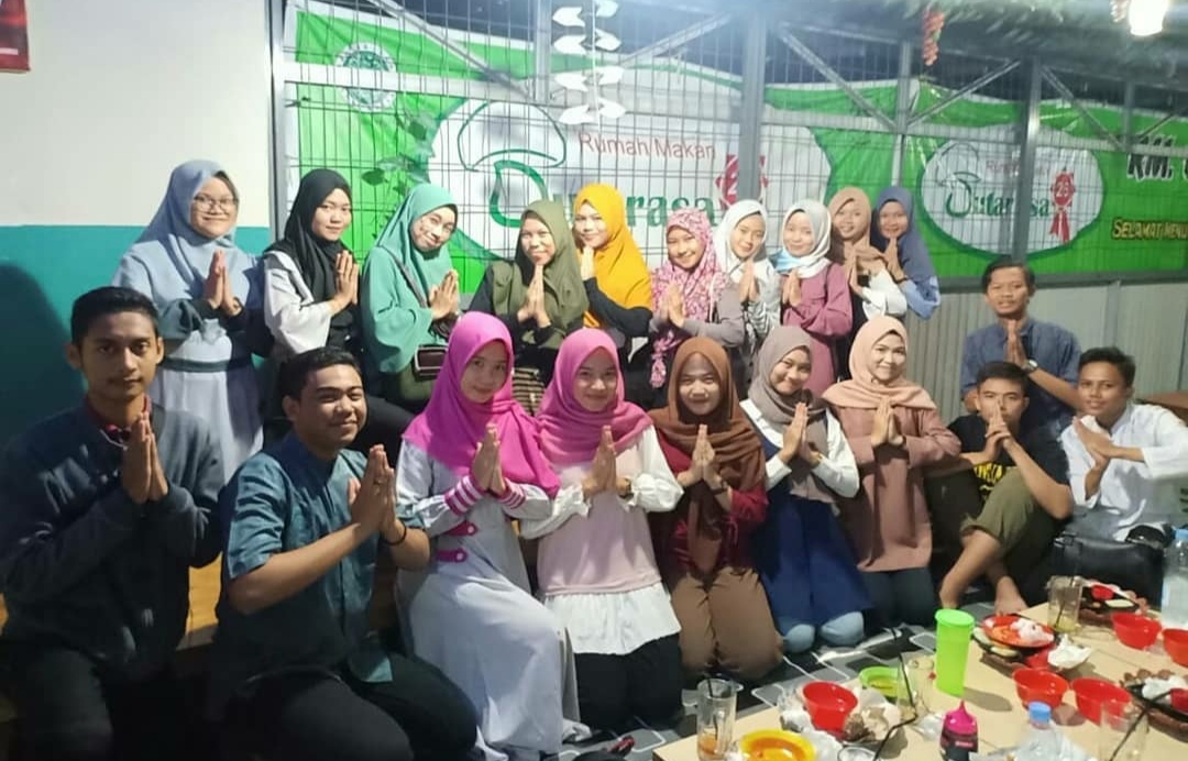 1. Restoran Padang Sederhana, 2. Pastagio Banjarbaru, 3. Ayam Bakar Wong Solo, 4. Mie Bancir Agus Sasirangan, 5. Rumah Makan Duta Rasa, 6. Rumah Makan Semua Senang (Pak Siyo), 7. Rumah Makan Pondok Garuda, 8. Pizza Hut, 9. Rumah Makan Swarga, 10. Café Moonlight 2