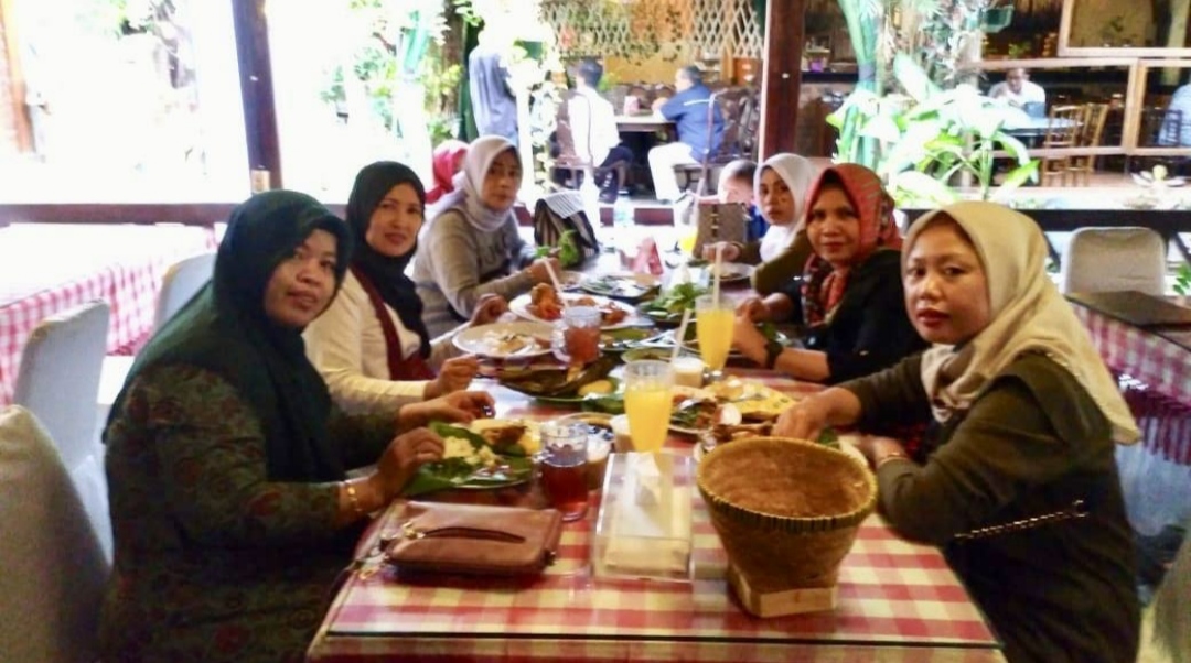 1. Restoran Garuda Sabang, 2. Plataran Menteng, 3. Warung Nasi Alam Sunda, 4. Lara Djonggrang, 5. Sentral Al Jazeerah , 6. Pondok Angkasa Ciganea, 7. Kaum Jakarta, 8. Bale Lombok, 9. Madame Delima, 10. Queen’s Tandoor