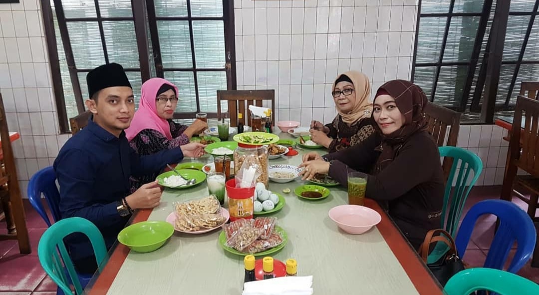 1. Restoran Padang Sederhana, 2. Pastagio Banjarbaru, 3. Ayam Bakar Wong Solo, 4. Mie Bancir Agus Sasirangan, 5. Rumah Makan Duta Rasa, 6. Rumah Makan Semua Senang (Pak Siyo), 7. Rumah Makan Pondok Garuda, 8. Pizza Hut, 9. Rumah Makan Swarga, 10. Café Moonlight 2