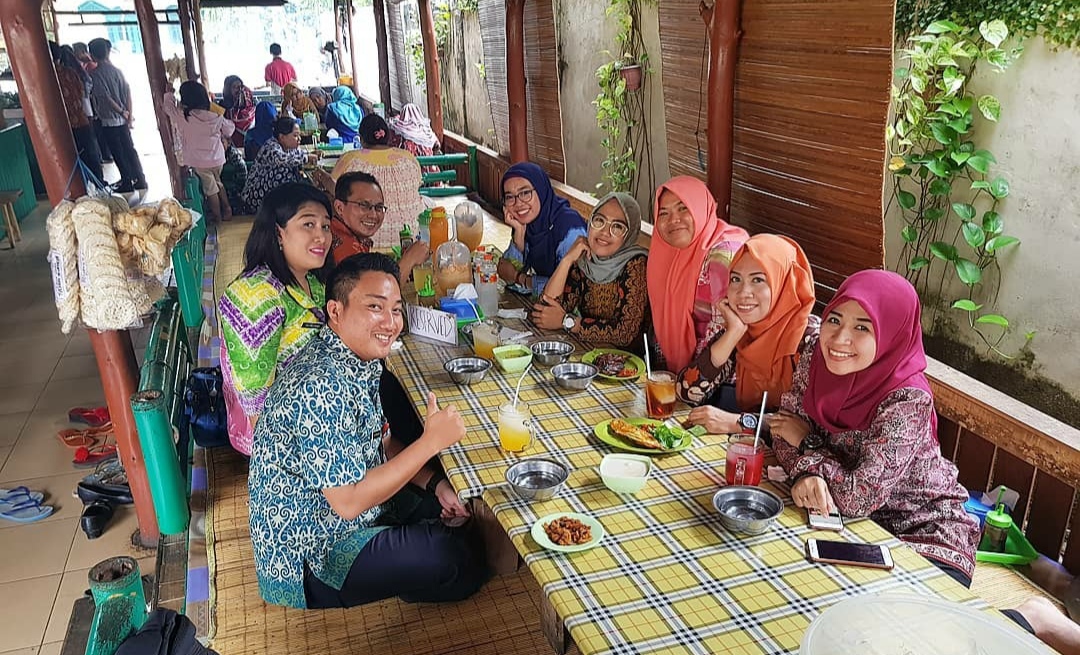 1. Restoran Padang Sederhana, 2. Pastagio Banjarbaru, 3. Ayam Bakar Wong Solo, 4. Mie Bancir Agus Sasirangan, 5. Rumah Makan Duta Rasa, 6. Rumah Makan Semua Senang (Pak Siyo), 7. Rumah Makan Pondok Garuda, 8. Pizza Hut, 9. Rumah Makan Swarga, 10. Café Moonlight 2