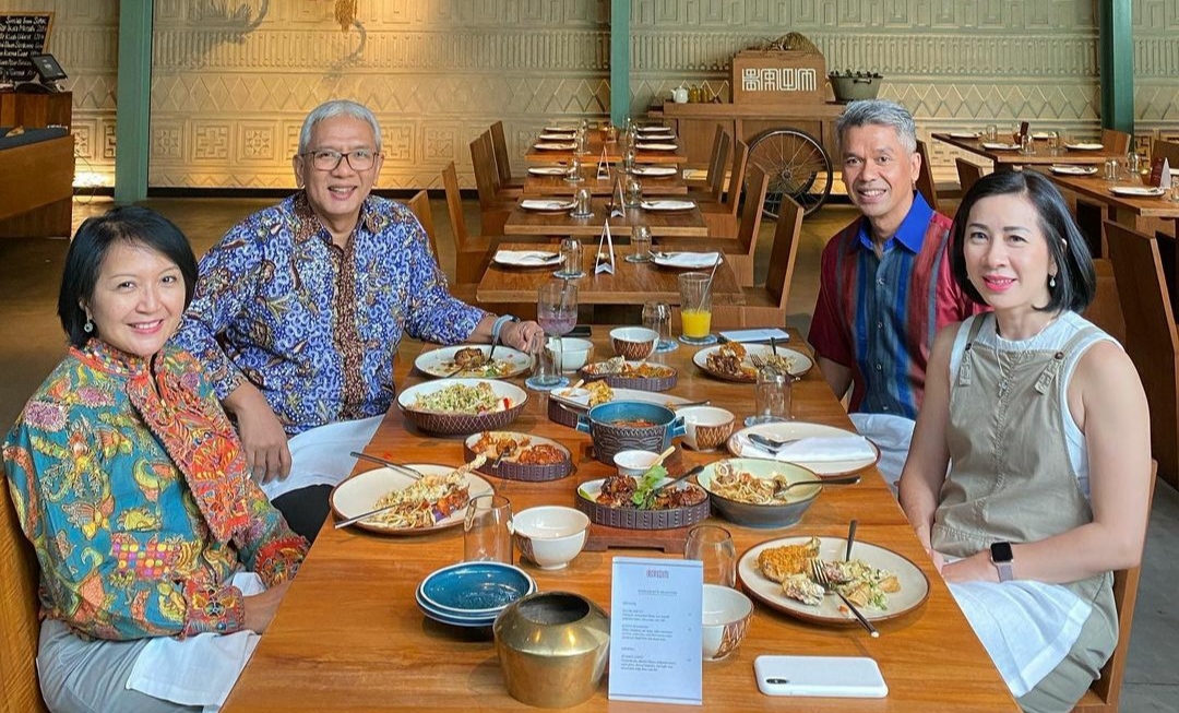 1. Restoran Garuda Sabang, 2. Plataran Menteng, 3. Warung Nasi Alam Sunda, 4. Lara Djonggrang, 5. Sentral Al Jazeerah , 6. Pondok Angkasa Ciganea, 7. Kaum Jakarta, 8. Bale Lombok, 9. Madame Delima, 10. Queen’s Tandoor