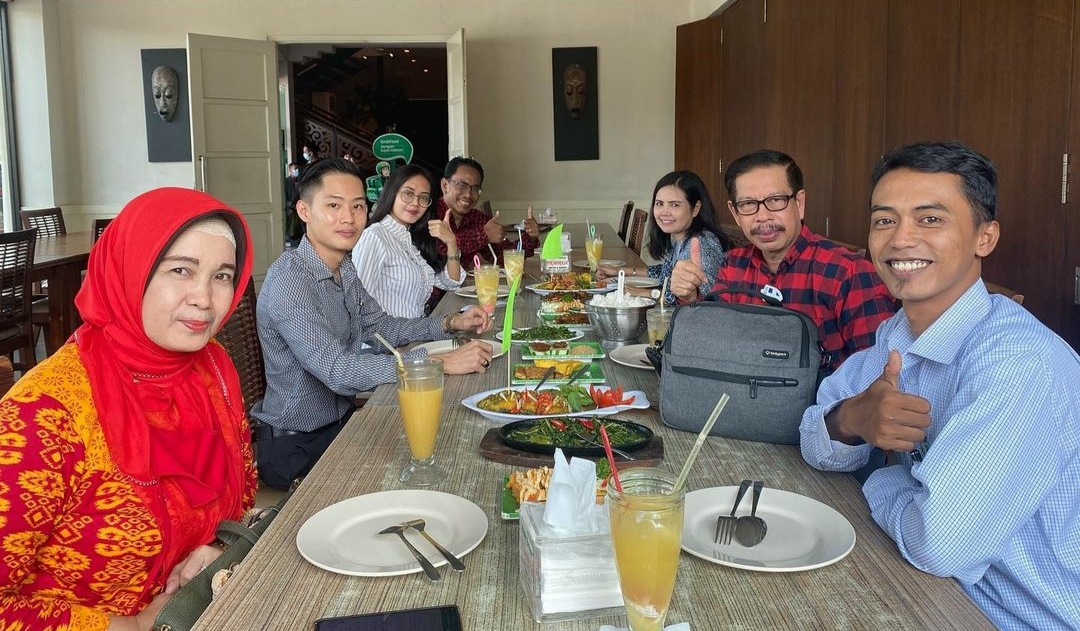 1. Depot Madinah, 2. Sate Lisidu, 3. Bebek Sinjay, 4. G Walk, 5. D’Cost Seafood, 6. Kedai Sabindo, 7. RM Ikan Bakar Cianjur, 8. Warung Leko, 9. Ayam Bakar Primarasa, 10. Pakuwon Food Festival