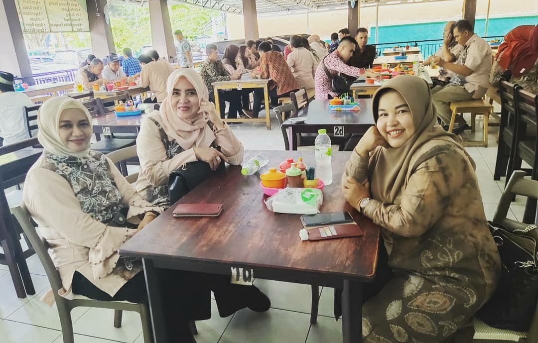 1. Restoran Padang Sederhana, 2. Pastagio Banjarbaru, 3. Ayam Bakar Wong Solo, 4. Mie Bancir Agus Sasirangan, 5. Rumah Makan Duta Rasa, 6. Rumah Makan Semua Senang (Pak Siyo), 7. Rumah Makan Pondok Garuda, 8. Pizza Hut, 9. Rumah Makan Swarga, 10. Café Moonlight 2
