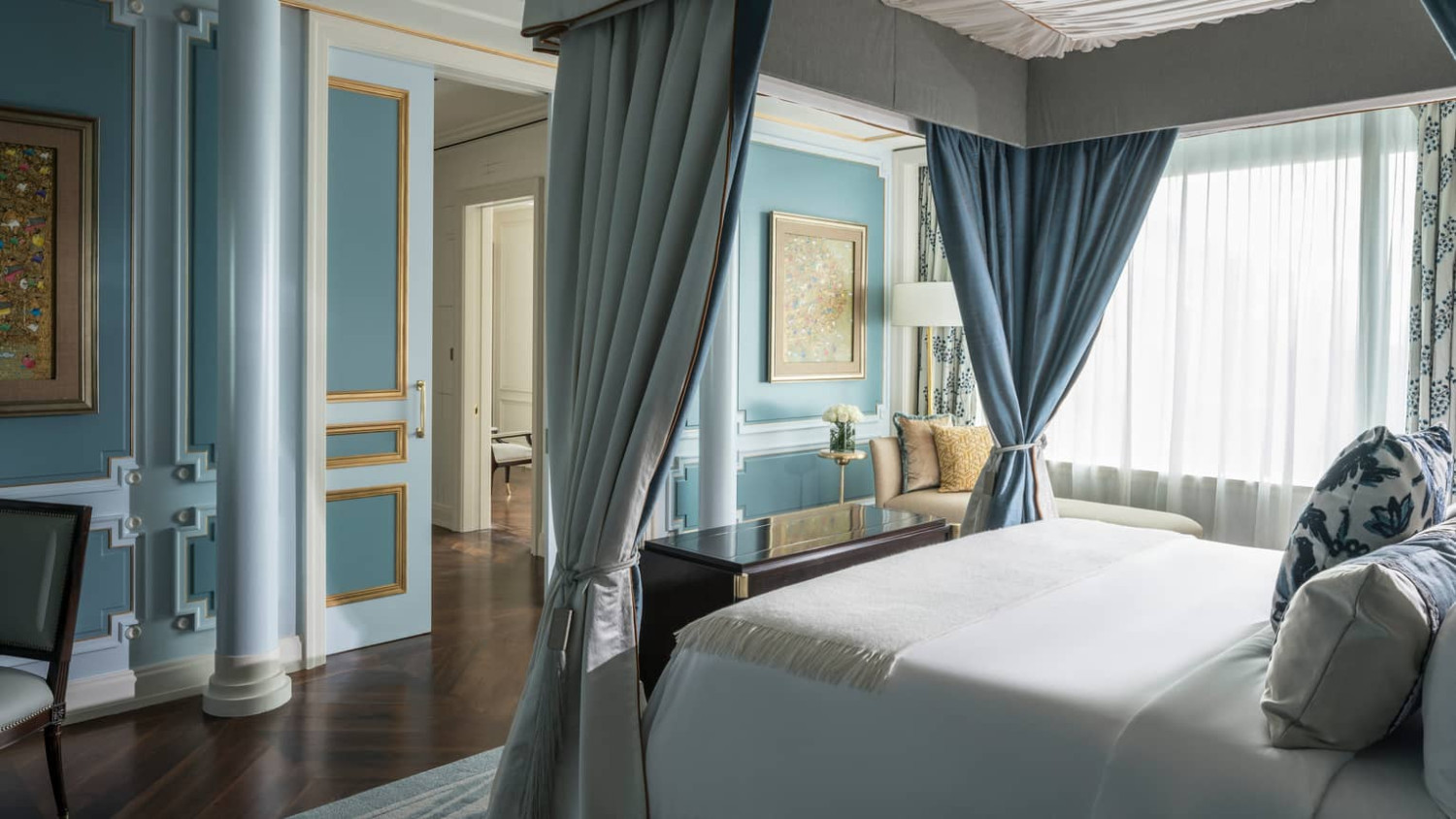 1. Nihiwatu Resort Sumba, 2. Hotel Mulia Jakarta, 3. Raffles Hotel Jakarta, 4. The Dharmawangsa, 5. Hotel Indonesia Kempinski Jakarta, 6. Six Senses Uluwatu, 7. Ritz Carlton Pacific Place, 8. St. Regis Bali Resort, 9. Ritz Carlton Mega Kuningan, 10. Four Seasons Jakarta