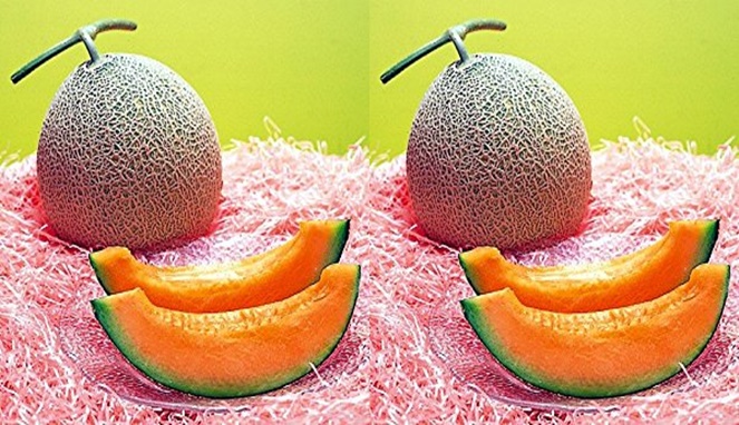 1. Melon Yubari King, 2. Semangka Densuke, 3. Anggur Ruby Roman, 4. Mangga ‘Taiyo no Tamago’, 5. Nanas Cornwall, 6. Semangka Kotak, 7. Stroberi “Sembikiya Queen”, 8. Jeruk Dekopon, 9. Apel ‘Sekai Ichi’, 10. Pir Berbentuk Patung Buddha