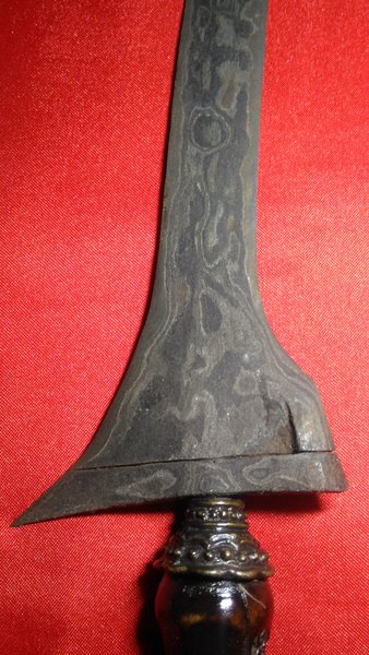 1. Keris Naga Raja, 2. Keris Kyai Sabuk Inten, 3. Keris Kyai Carito Buntolo, 4. Keris Jalak Budho Singosari, 5. Keris Nogo Sosro Kinatah, 6. Keris Pakubuwono, 7. Keris Hamengkubuwono, 8. Keris Ngadiboyo, 9. Keris Pamor Utuh, 10. Keris Milik Petinggi Kerajaan