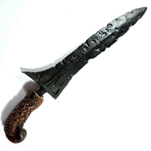 1. Keris Naga Raja, 2. Keris Kyai Sabuk Inten, 3. Keris Kyai Carito Buntolo, 4. Keris Jalak Budho Singosari, 5. Keris Nogo Sosro Kinatah, 6. Keris Pakubuwono, 7. Keris Hamengkubuwono, 8. Keris Ngadiboyo, 9. Keris Pamor Utuh, 10. Keris Milik Petinggi Kerajaan
