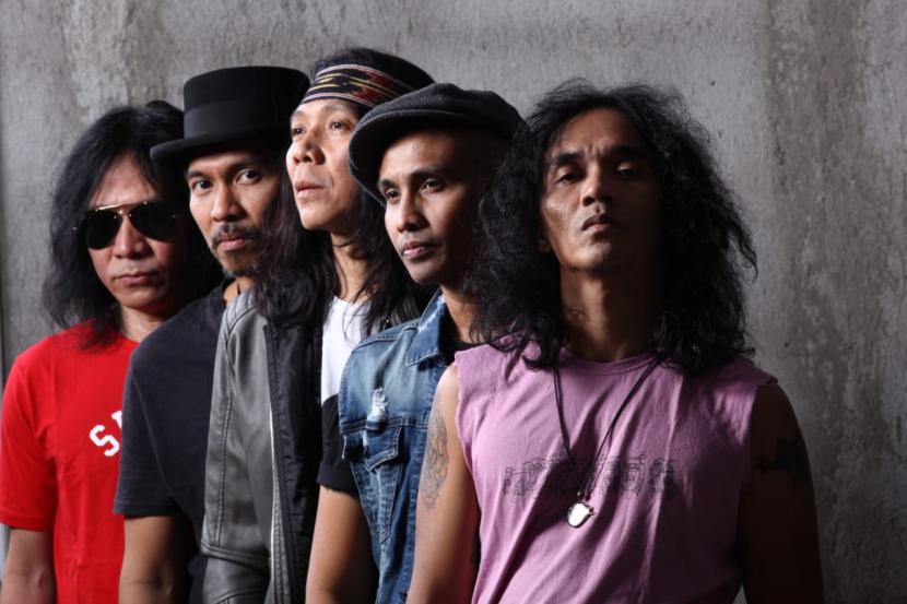 1. Slank, 2. Dewa 19, 4. Sheila On 7, 6. Armada, 7. Nidji, 8. Yovie and Nuno, 10. Kerispatih