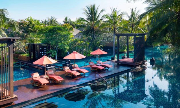 1. Nihiwatu Resort Sumba, 2. Hotel Mulia Jakarta, 3. Raffles Hotel Jakarta, 4. The Dharmawangsa, 5. Hotel Indonesia Kempinski Jakarta, 6. Six Senses Uluwatu, 7. Ritz Carlton Pacific Place, 8. St. Regis Bali Resort, 9. Ritz Carlton Mega Kuningan, 10. Four Seasons Jakarta