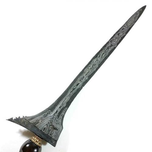 1. Keris Naga Raja, 2. Keris Kyai Sabuk Inten, 3. Keris Kyai Carito Buntolo, 4. Keris Jalak Budho Singosari, 5. Keris Nogo Sosro Kinatah, 6. Keris Pakubuwono, 7. Keris Hamengkubuwono, 8. Keris Ngadiboyo, 9. Keris Pamor Utuh, 10. Keris Milik Petinggi Kerajaan