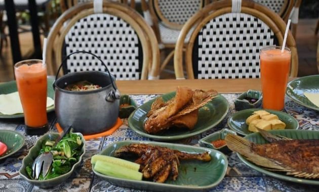 1. Warung Lesehan Pak Sholeh, 2. Toko Oen, 3. Taman Indie Resto , 4. Malibu Steak ‘n Pizza, 5. Dapur Kota, 6. Rumah Makan Inggil, 7. Simpang Luwe , 8. Ikan Bakar Cianjur , 9. Madame Wang Secret Garden , 10. Vargo Kitchen