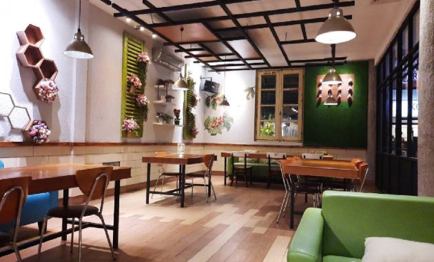 1. Nasi Jamblang Mang Dul, 2. Klapa Manis, 3. Tomodachi Steak and Seafood, 4. Saung Ma’Iyah, 5. Es Cuwing Kartini, 6. Citra Seafood Plumbon, 7. Empal Gentong H Apud Pusat, 8. Kharitzma, 9. Olive Bistro, 10. Roso Echo