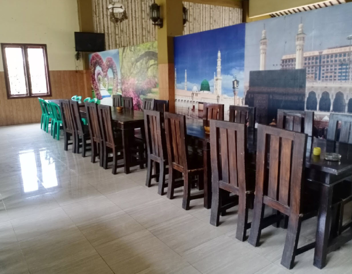 1. Sambel Djawa, 2. Sego Dalem, 3. Teras Bali, 4. Selaras, 5. Sego Kucing Jogja Pekalongan, 6. Pondok Ikan Bakar Wiroto, 7. Garang Asem H. Masduki, 8. Panderasa, 9. Sop Buntut Bu Leman, 10. Ayam Gepuk Super Lezat