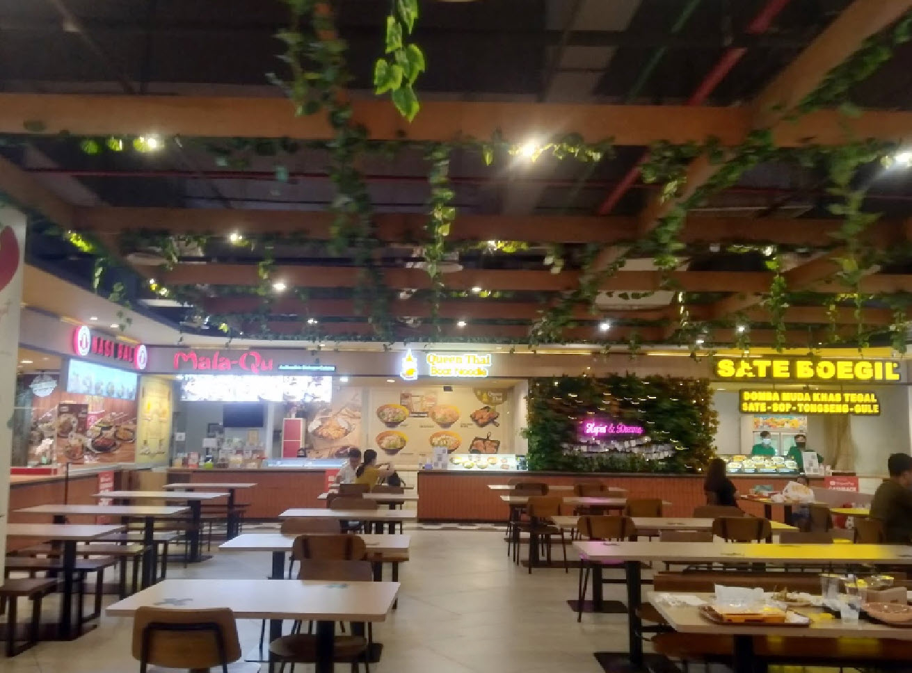 1. Market City BSD Mall Ararasa, 2. Aeon Sushi, 3. Cerenti, 4. RM Tirtonadi, 5. Saint Cinnamon Intermark BSD, 6. La Vera Pizza BSD, 7. Chicking LuLu, 8. Bakmi Mpek Tjoen, 9. Seafood 68 Pasar Modern BSD, 10. Phopho Café & Resto