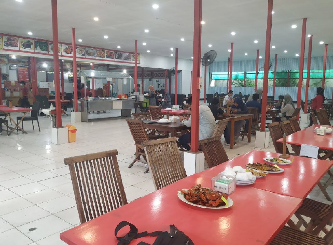 1. Warung Samarendah, 2. Ikan Bakar Bamboo, 3. Taberu, 4. Torani Juanda, 5. Soto Kuwin Banjar, 6. Pondok Borneo, 7. Ayam Goreng Banjar, 8. Martabak Banjar, 9. Sari Bhoga Seafood Resto, 10. Bubur Ayam Bandung Kartika