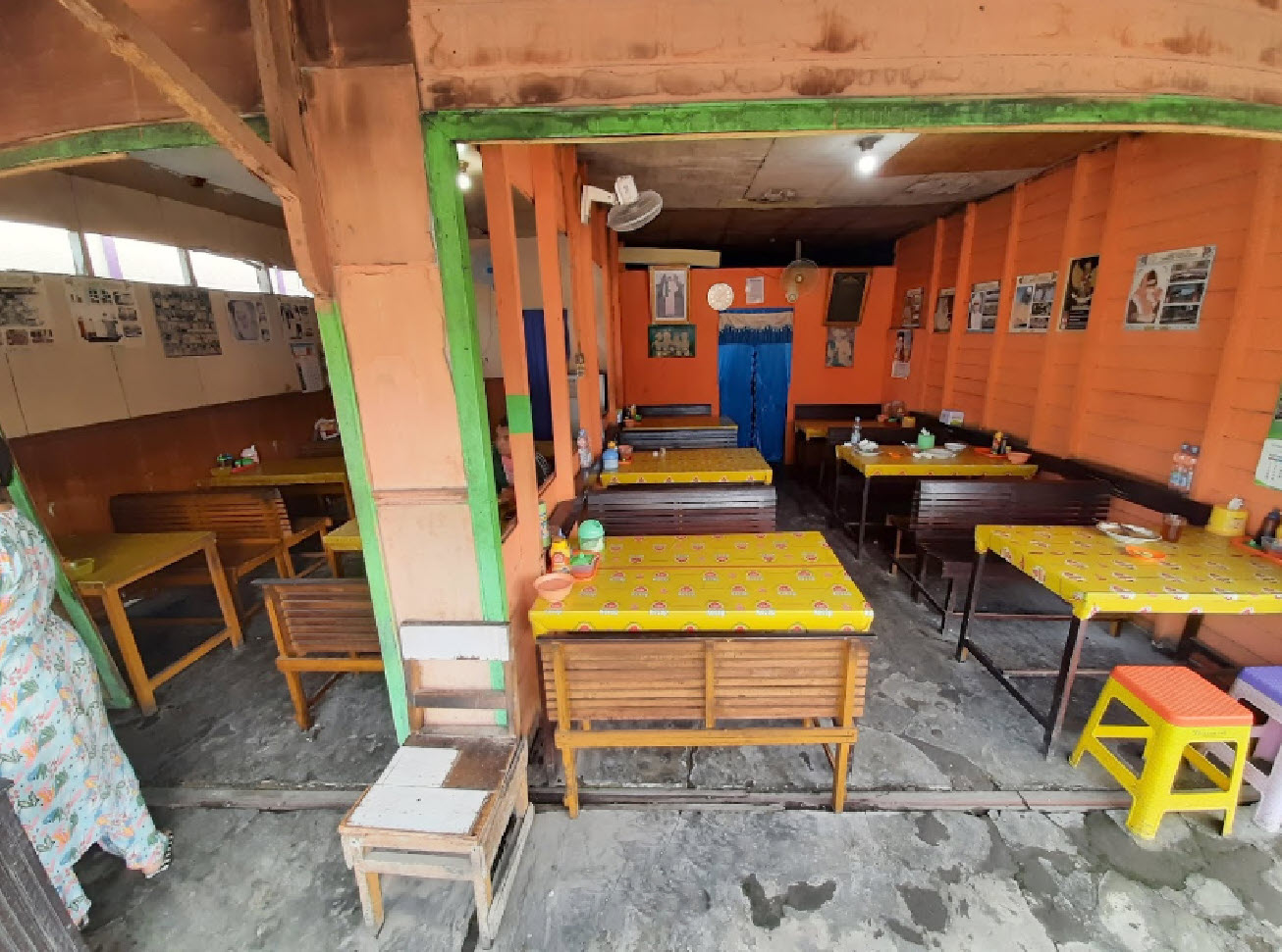 1. Warung Samarendah, 2. Ikan Bakar Bamboo, 3. Taberu, 4. Torani Juanda, 5. Soto Kuwin Banjar, 6. Pondok Borneo, 7. Ayam Goreng Banjar, 8. Martabak Banjar, 9. Sari Bhoga Seafood Resto, 10. Bubur Ayam Bandung Kartika