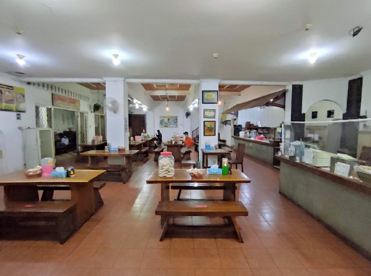 1. Sambel Djawa, 2. Sego Dalem, 3. Teras Bali, 4. Selaras, 5. Sego Kucing Jogja Pekalongan, 6. Pondok Ikan Bakar Wiroto, 7. Garang Asem H. Masduki, 8. Panderasa, 9. Sop Buntut Bu Leman, 10. Ayam Gepuk Super Lezat