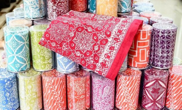 1. Toko Pangestu, 2. Toko Senang, 3. Toko Daud, 4. Oleh Oleh Mami, 5. Sumber Jaya, 6. Manisan Sinta, 7. Toko ADE, 8. Pasar Kanoman, 9. BT Batik Trusmi, 10. Toko Ruby Roti