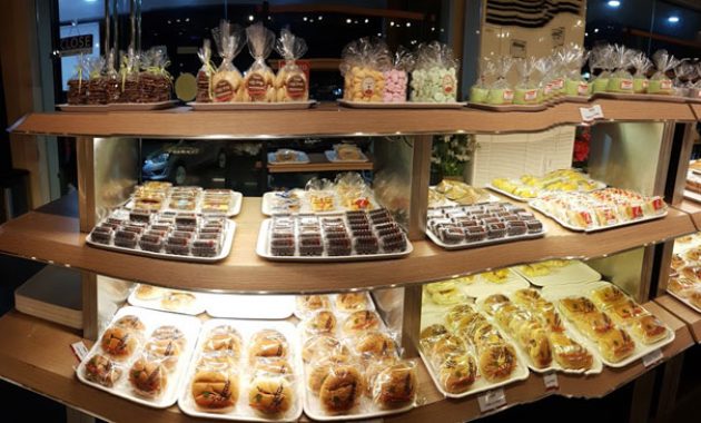 1. Batik Keris, 2. Lenongku, 3. Maison Weiner, 4. Dunia Haji, 5. Kurma Arafah, 6. Sakura Anpan, 7. Toko Nur Kholifah, 8. Twin Bakery, 9. Amanda Brownies, 10. Gianduja Patisserie