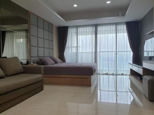 1. Hampton’s Park Apartment, 2. Gandaria Heights, 3. Essence Darmawangsa, 4. Kemang Village, 5. Pakubuwono Terrace, 6. Apartemen Nirvana Kemang, 7. The Aspen Residences, 8. Bellevue Place Apartment, 9. Kebayoran Icon Apartment &amp; Office, 10. Bumi Mas
