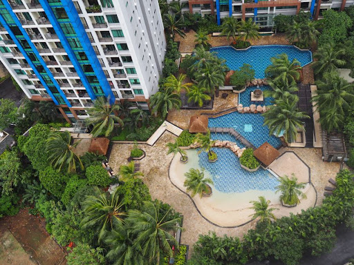 1. Hampton’s Park Apartment, 2. Gandaria Heights, 3. Essence Darmawangsa, 4. Kemang Village, 5. Pakubuwono Terrace, 6. Apartemen Nirvana Kemang, 7. The Aspen Residences, 8. Bellevue Place Apartment, 9. Kebayoran Icon Apartment &amp; Office, 10. Bumi Mas