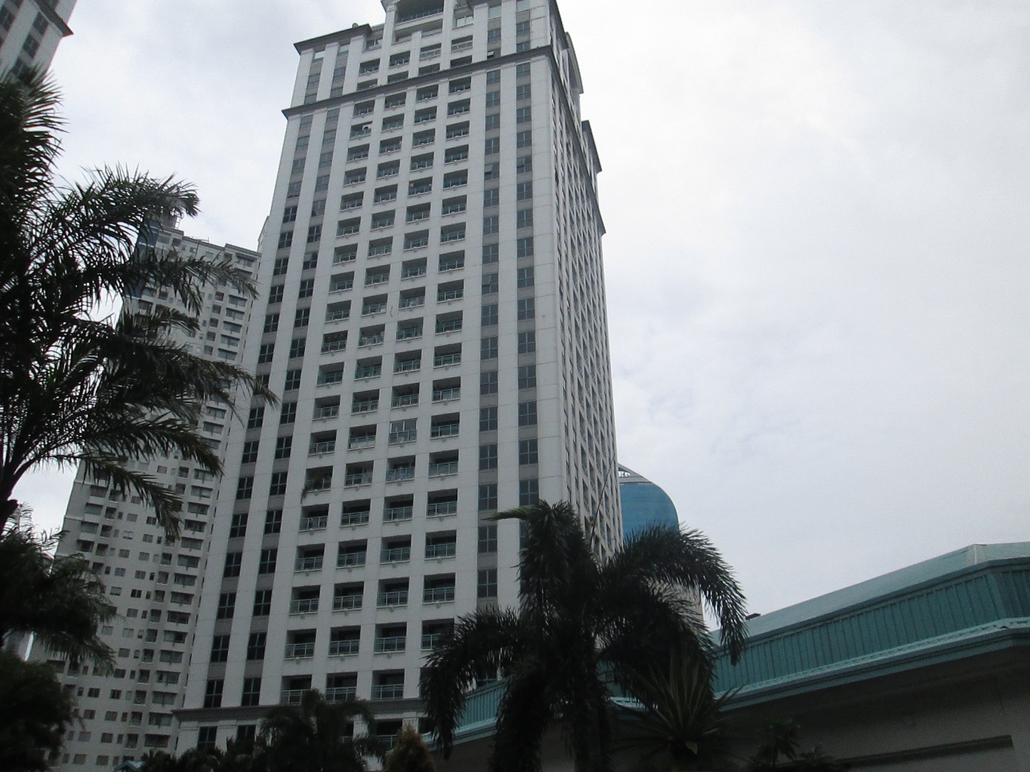 1. Thamrin Executive Residence, 2. Apartemen Capitol Suites, 3. Anandamaya Residence, 4. Capitol Park Residence, 5. Mitra Oasis Residence, 6. Salemba Residence, 7. Apartemen Pavilion, 8. Green Pramuka City, 9. Park Royale Apartment, 10. Menteng Square Tower B