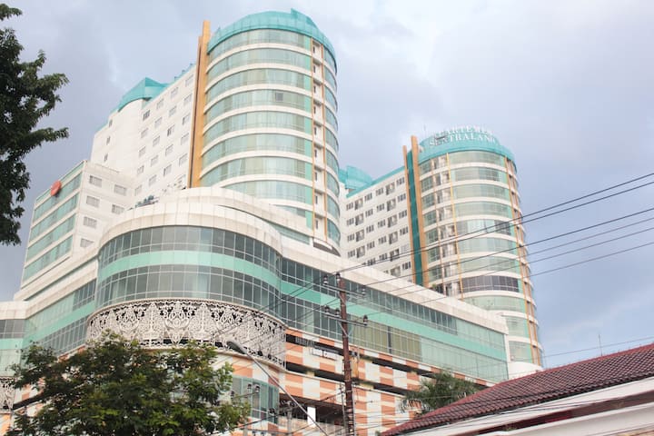 1. Candiland Apartment, 2. Cordova Edupartment, 3. The Alton Apartment, 4. Amartha View, 5. Warhol Residences, 6. Tentrem Suites, 7. Bukit Jaya, 8. Apartemen Sentraland, 9. Marquis de Lafayette, 10. Apartemen Cendekia