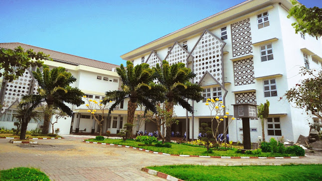1. Universitas Gadjah Mada, 2. Universitas Negeri Yogyakarta, 3. Universitas Sarjanawiyata Tamansiswa, 4. Universitas Islam Negeri Sunan Kalijaga, 5. Universitas Ahmad Dahlan, 6. Universitas Janabadra, 7. Universitas Kristen Duta Wacana, 8. Universitas Islam Indonesia, 9. Universitas Atma Jaya Yogyakarta, 10. Universitas Sanata Dharma, 11. Universitas Alma Ata, 12. Universitas AMIKOM, 13. Universitas Cokroaminoto Yogyakarta, 14. UPN Veteran Yogyakarta, 15. Universitas Proklamasi 45 Yogyakarta