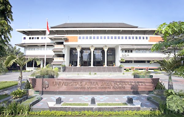 1. Universitas Gadjah Mada, 2. Universitas Negeri Yogyakarta, 3. Universitas Sarjanawiyata Tamansiswa, 4. Universitas Islam Negeri Sunan Kalijaga, 5. Universitas Ahmad Dahlan, 6. Universitas Janabadra, 7. Universitas Kristen Duta Wacana, 8. Universitas Islam Indonesia, 9. Universitas Atma Jaya Yogyakarta, 10. Universitas Sanata Dharma, 11. Universitas Alma Ata, 12. Universitas AMIKOM, 13. Universitas Cokroaminoto Yogyakarta, 14. UPN Veteran Yogyakarta, 15. Universitas Proklamasi 45 Yogyakarta