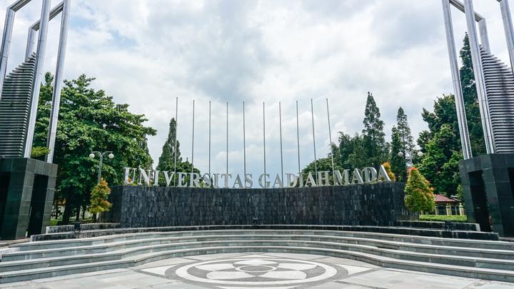 1. Universitas Gadjah Mada, 2. Universitas Negeri Yogyakarta, 3. Universitas Sarjanawiyata Tamansiswa, 4. Universitas Islam Negeri Sunan Kalijaga, 5. Universitas Ahmad Dahlan, 6. Universitas Janabadra, 7. Universitas Kristen Duta Wacana, 8. Universitas Islam Indonesia, 9. Universitas Atma Jaya Yogyakarta, 10. Universitas Sanata Dharma, 11. Universitas Alma Ata, 12. Universitas AMIKOM, 13. Universitas Cokroaminoto Yogyakarta, 14. UPN Veteran Yogyakarta, 15. Universitas Proklamasi 45 Yogyakarta