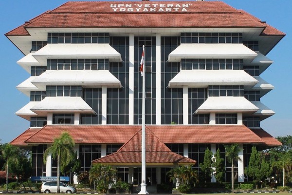 1. Universitas Gadjah Mada, 2. Universitas Negeri Yogyakarta, 3. Universitas Sarjanawiyata Tamansiswa, 4. Universitas Islam Negeri Sunan Kalijaga, 5. Universitas Ahmad Dahlan, 6. Universitas Janabadra, 7. Universitas Kristen Duta Wacana, 8. Universitas Islam Indonesia, 9. Universitas Atma Jaya Yogyakarta, 10. Universitas Sanata Dharma, 11. Universitas Alma Ata, 12. Universitas AMIKOM, 13. Universitas Cokroaminoto Yogyakarta, 14. UPN Veteran Yogyakarta, 15. Universitas Proklamasi 45 Yogyakarta