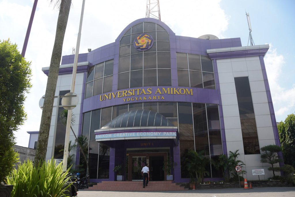 1. Universitas Gadjah Mada, 2. Universitas Negeri Yogyakarta, 3. Universitas Sarjanawiyata Tamansiswa, 4. Universitas Islam Negeri Sunan Kalijaga, 5. Universitas Ahmad Dahlan, 6. Universitas Janabadra, 7. Universitas Kristen Duta Wacana, 8. Universitas Islam Indonesia, 9. Universitas Atma Jaya Yogyakarta, 10. Universitas Sanata Dharma, 11. Universitas Alma Ata, 12. Universitas AMIKOM, 13. Universitas Cokroaminoto Yogyakarta, 14. UPN Veteran Yogyakarta, 15. Universitas Proklamasi 45 Yogyakarta